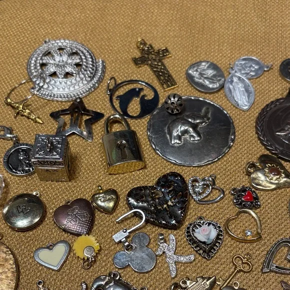 Huge bundle of pendants & charms - Picture 17 of 17
